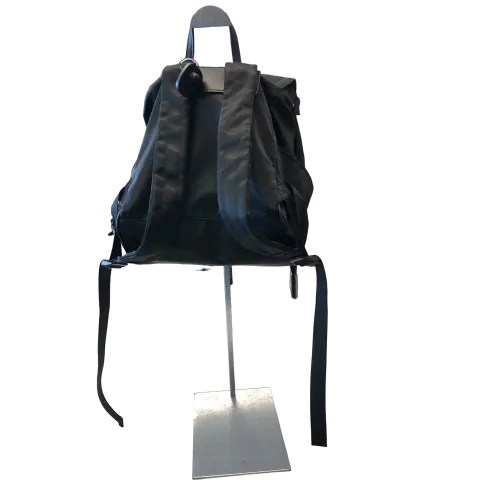 Backpack Clothes Mentor, Size Medium