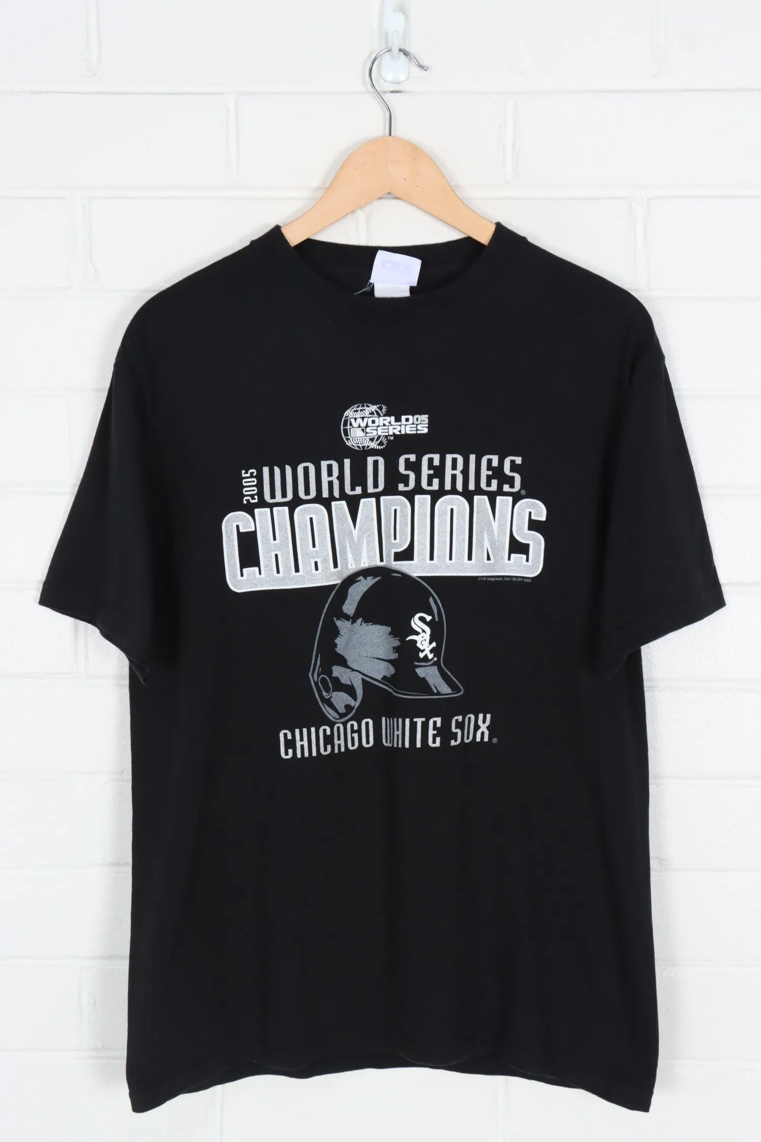 Chicago White Sox World Series Glitter Champions Helmet Tee (M)