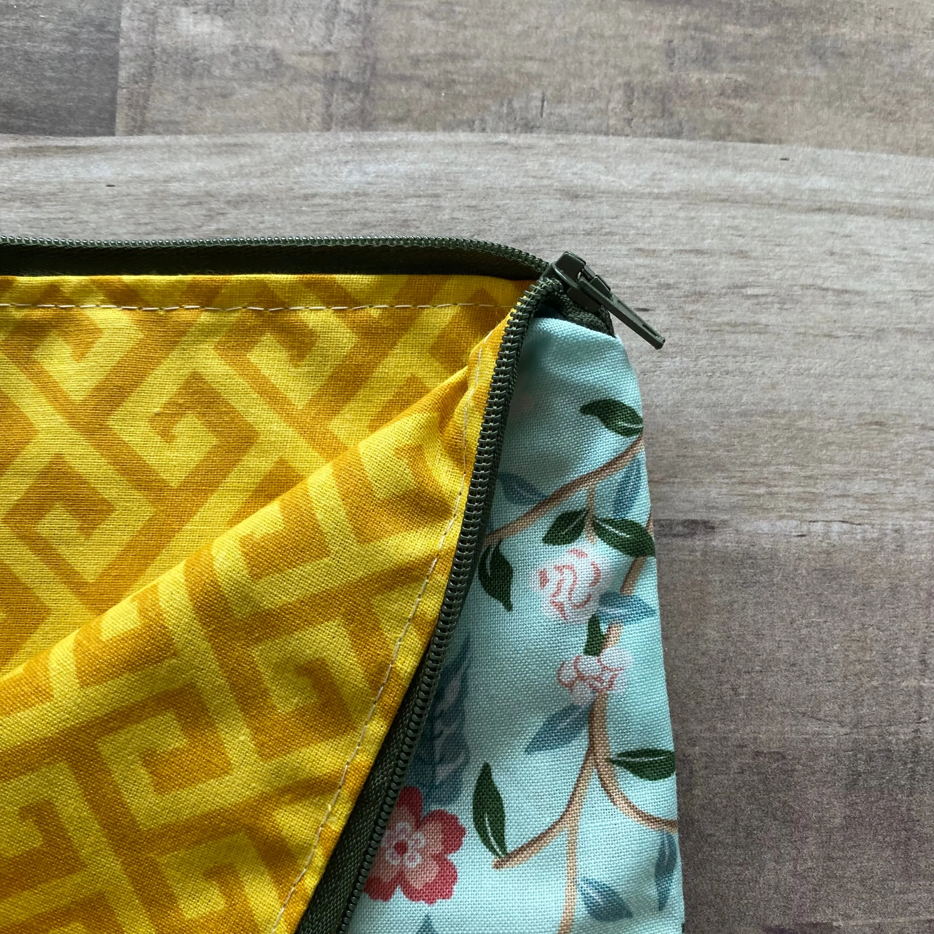 Chinoiserie Lanterns Zipper Bag