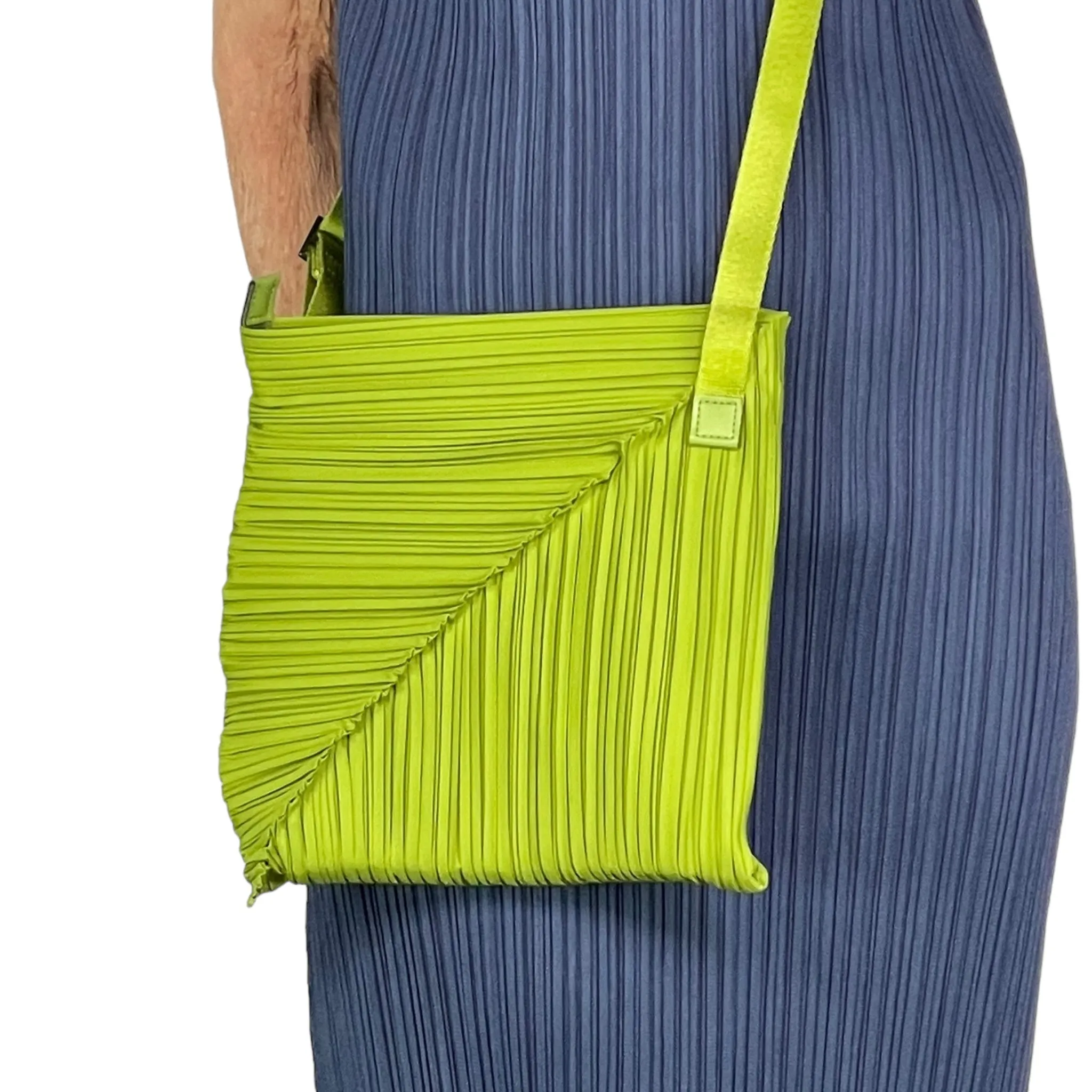 DIAGONAL PLEATS BAG