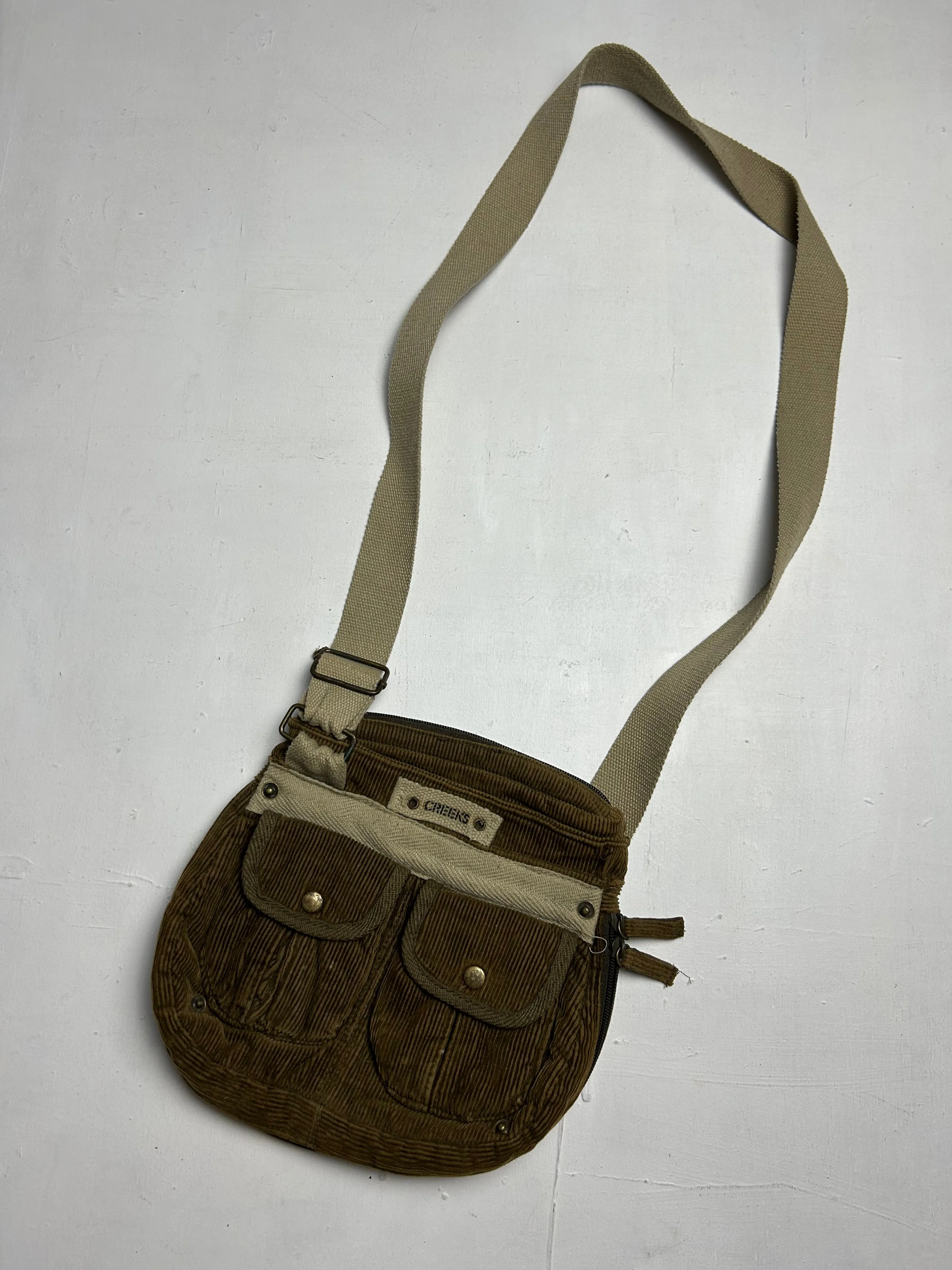 Khaki ribbed velvet besace crossbody bag